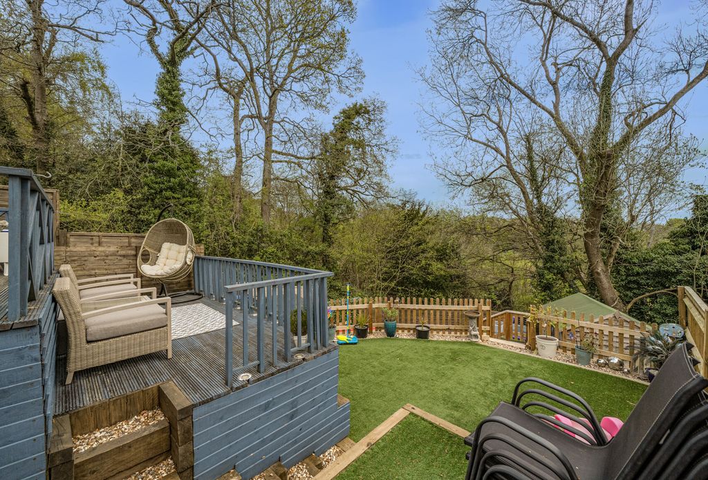 Property photo 2 of 20 1445993-18-69Df9F...