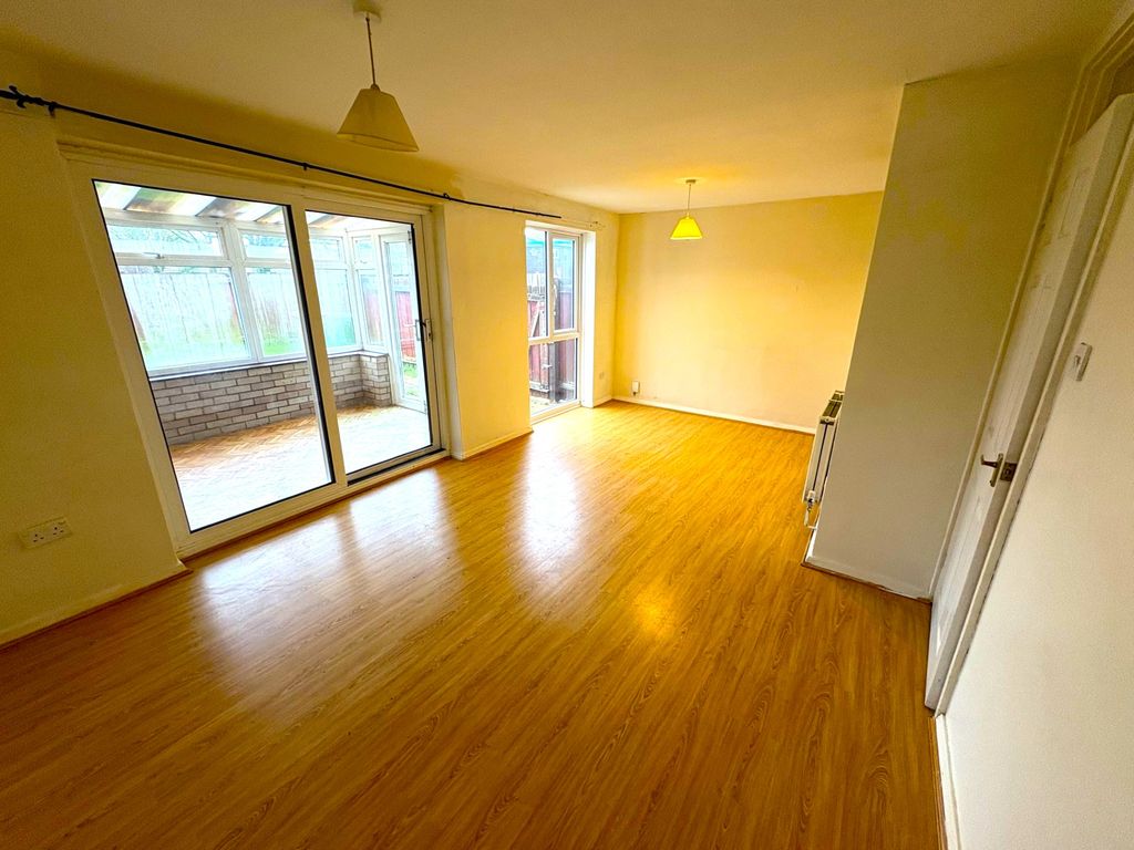 Property photo 3 of 10 Lounge