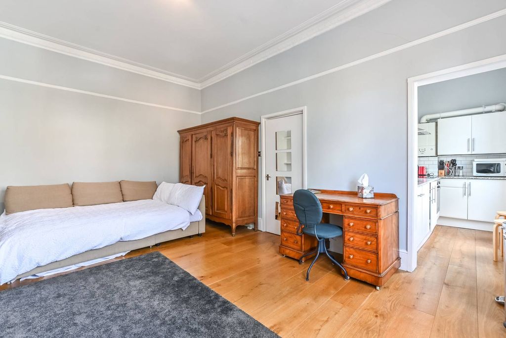 Property photo 2 of 9