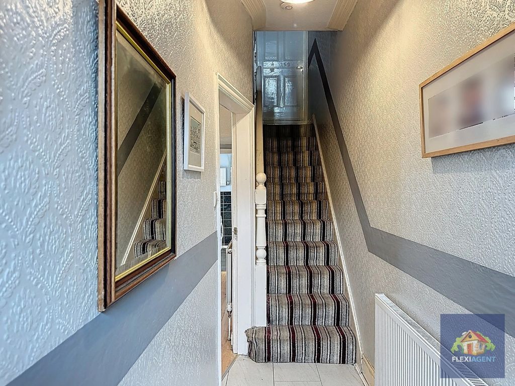 Property photo 2 of 19 4387474