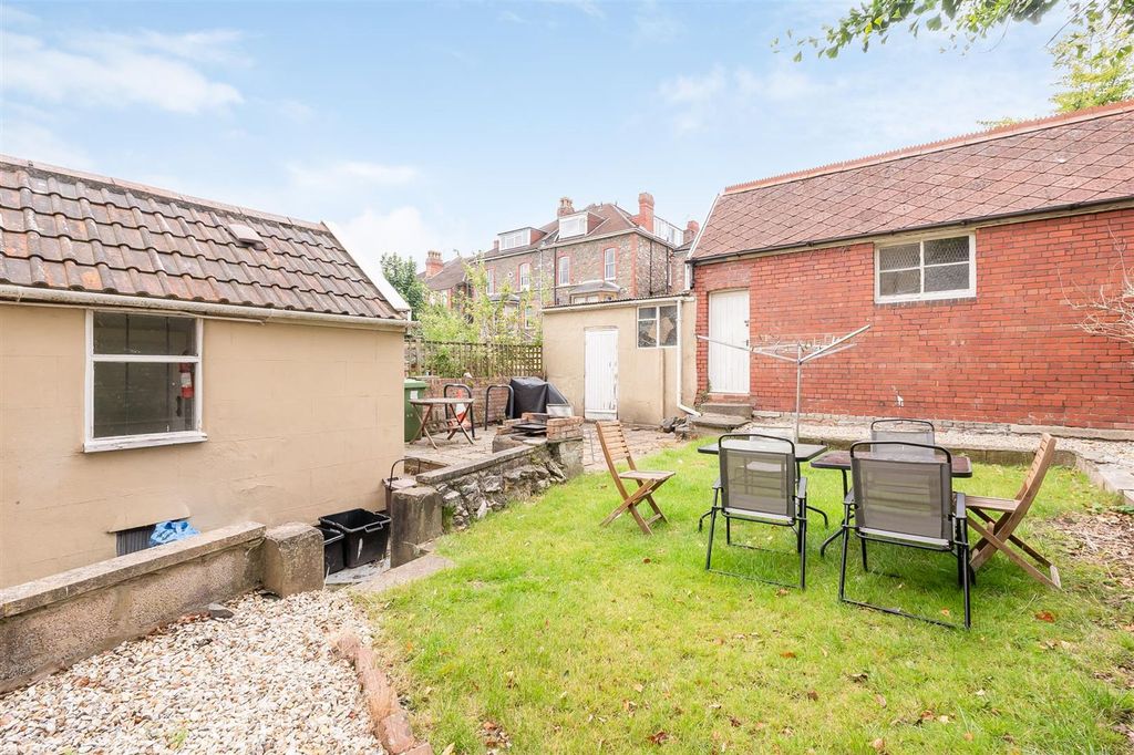 Property photo 3 of 12 41-Carnarvon-Road-Bs6-7Du-34.Jpg