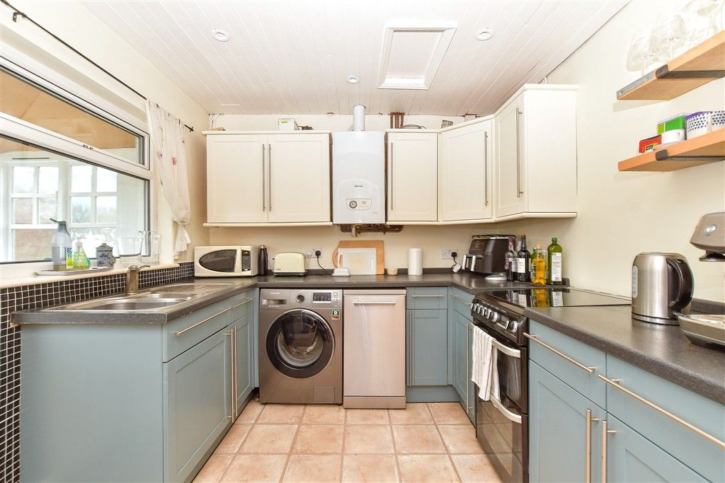 Property photo 2 of 6 Kitchen