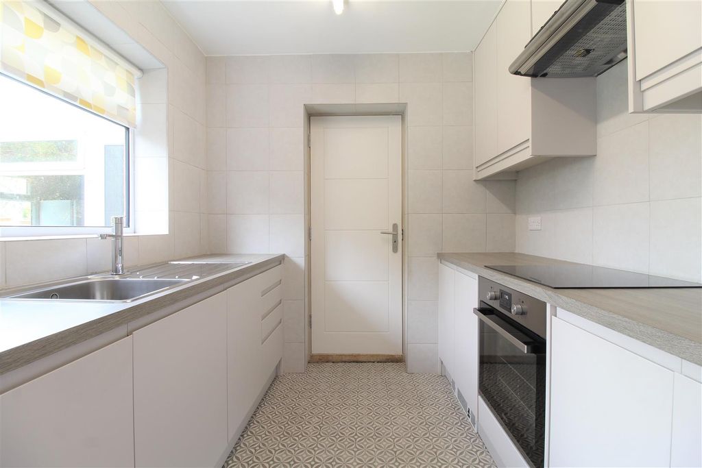 Property photo 3 of 9 3 Kitchen.Jpg