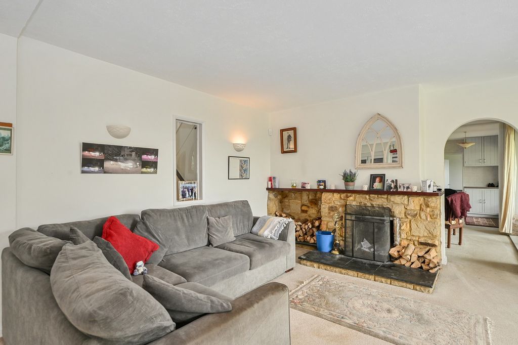 Property photo 3 of 12