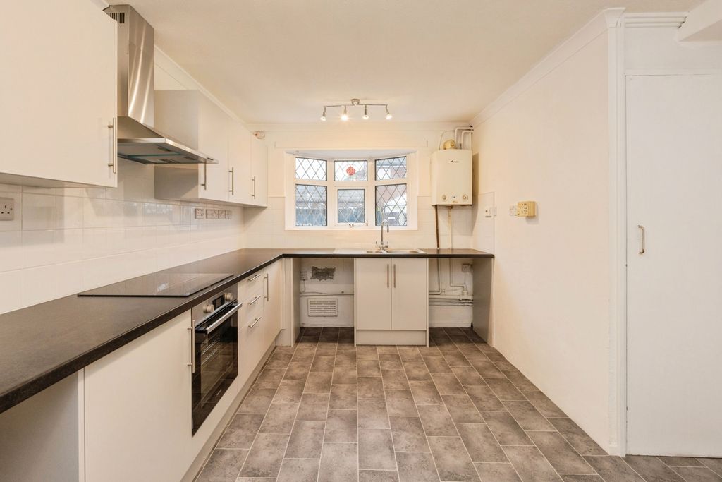 Property photo 2 of 14 Kitchen