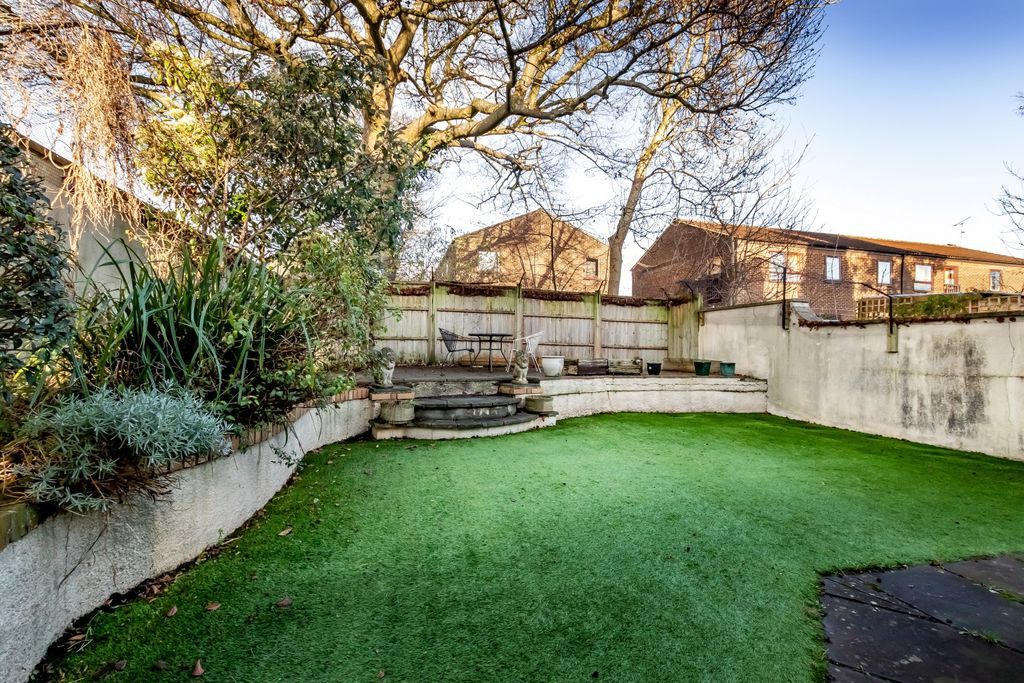 Property photo 3 of 17 Garden