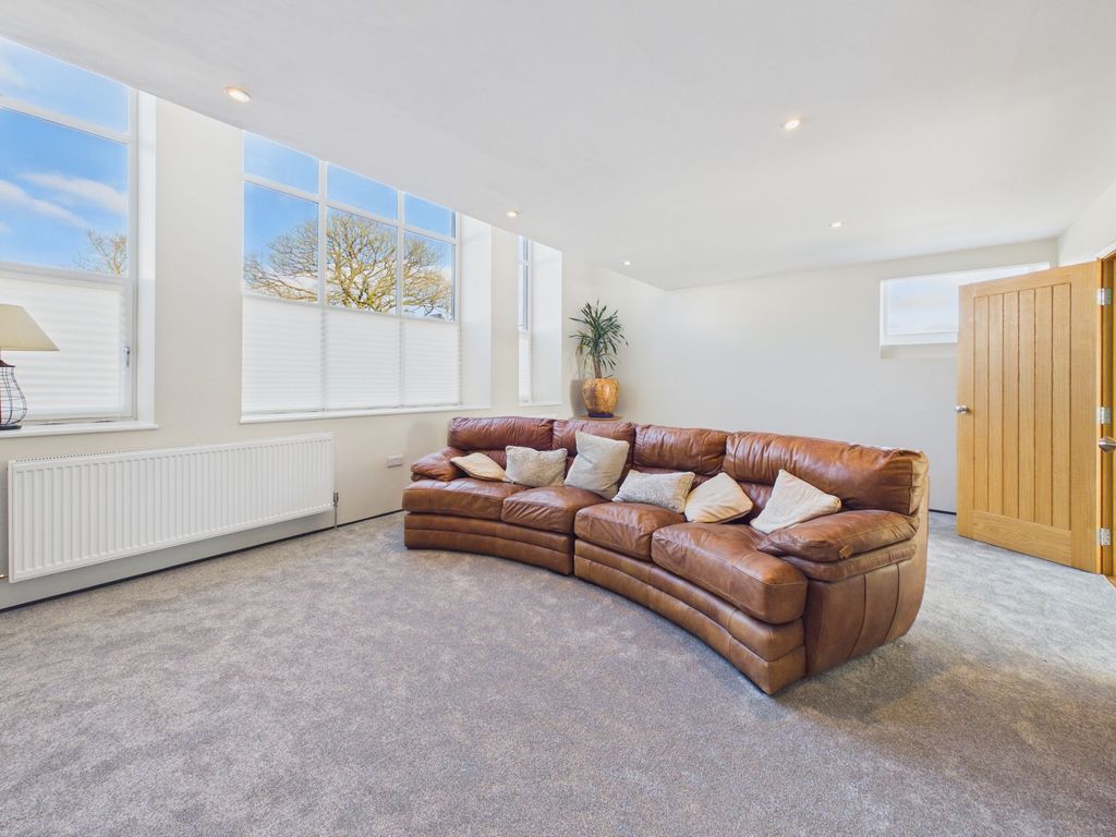 Property photo 3 of 35