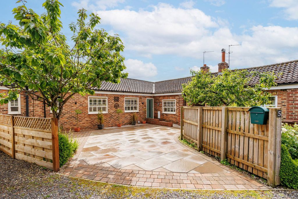 Property photo 1 of 23