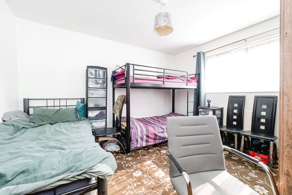 Property photo 2 of 17 Photo