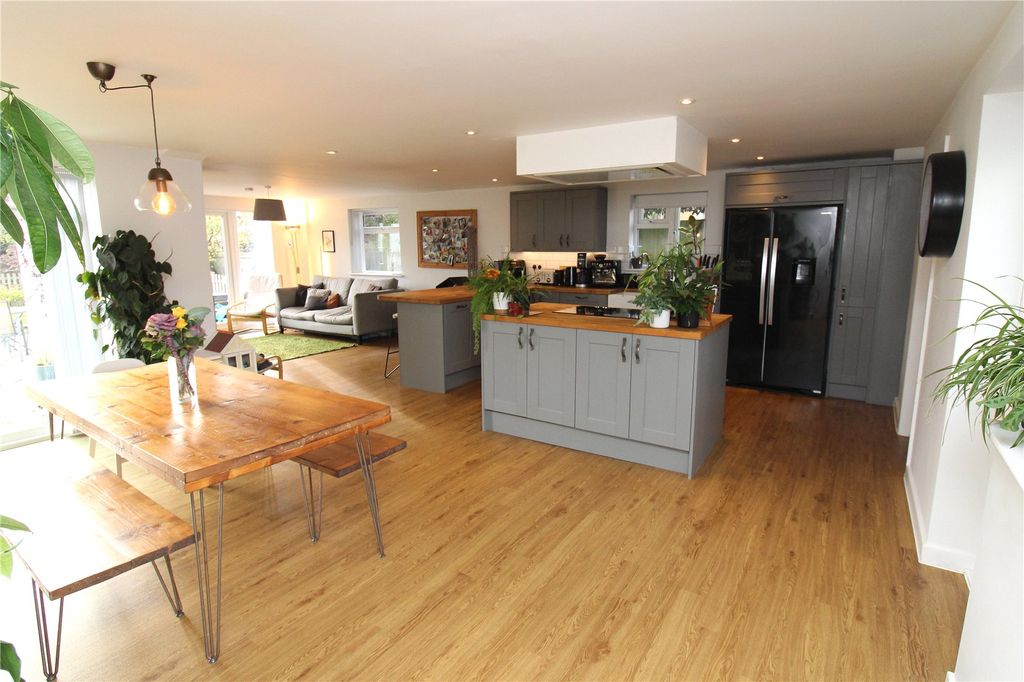 Property photo 3 of 21 Picture No. 13