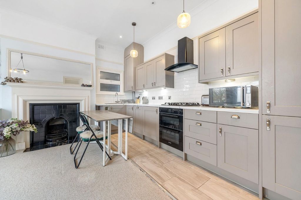 Property photo 3 of 10 Reception-Kitchen (3).Jpg