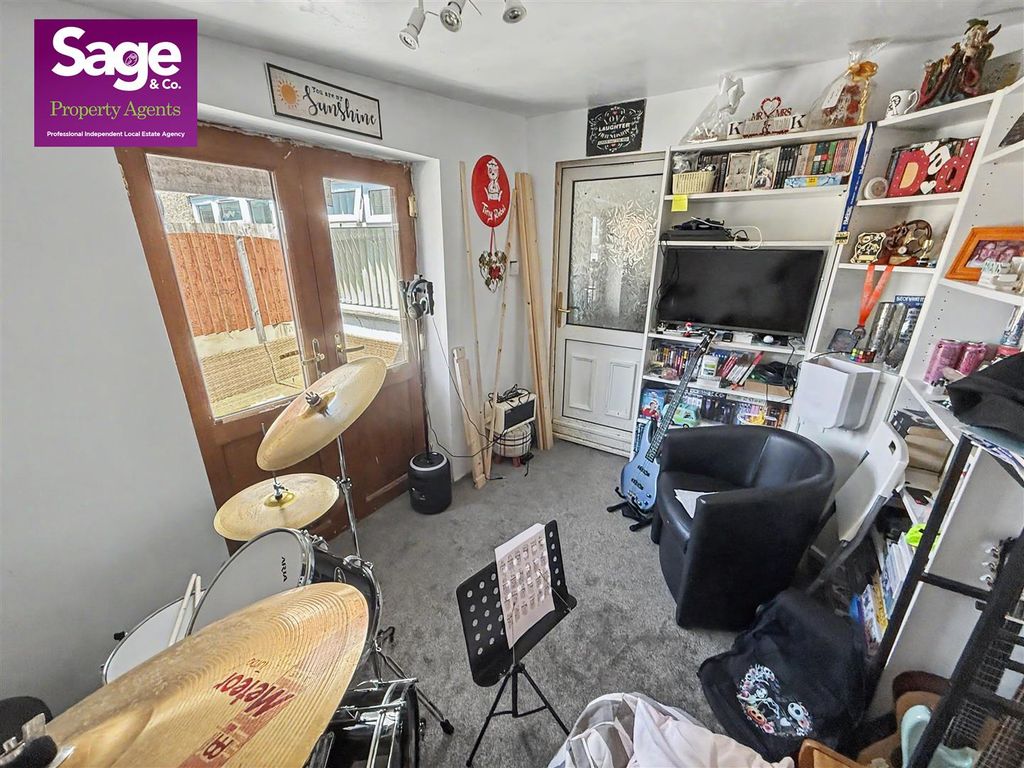 Property photo 3 of 21