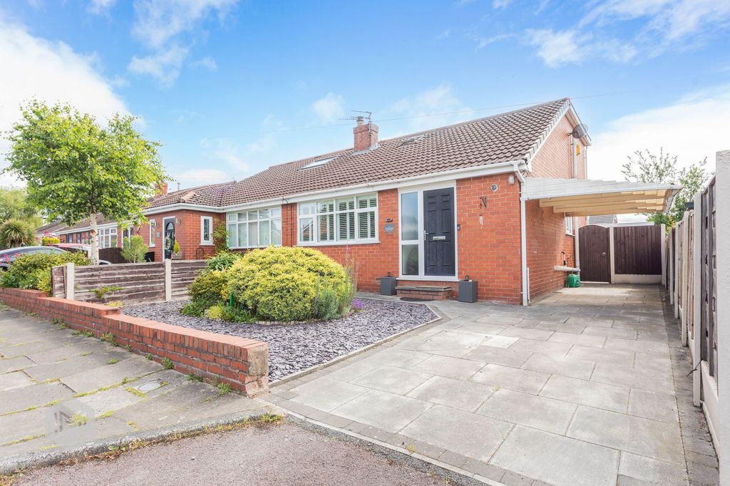 Property photo 1 of 32