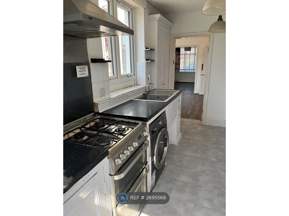 Property photo 2 of 25 Kitchen