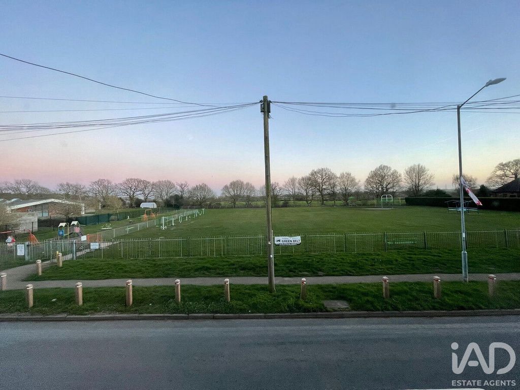 Property photo 2 of 23