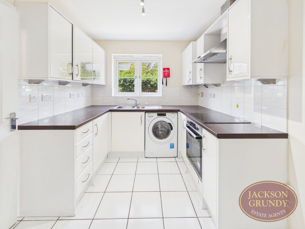 Property photo 3 of 12 St Crispin Drive