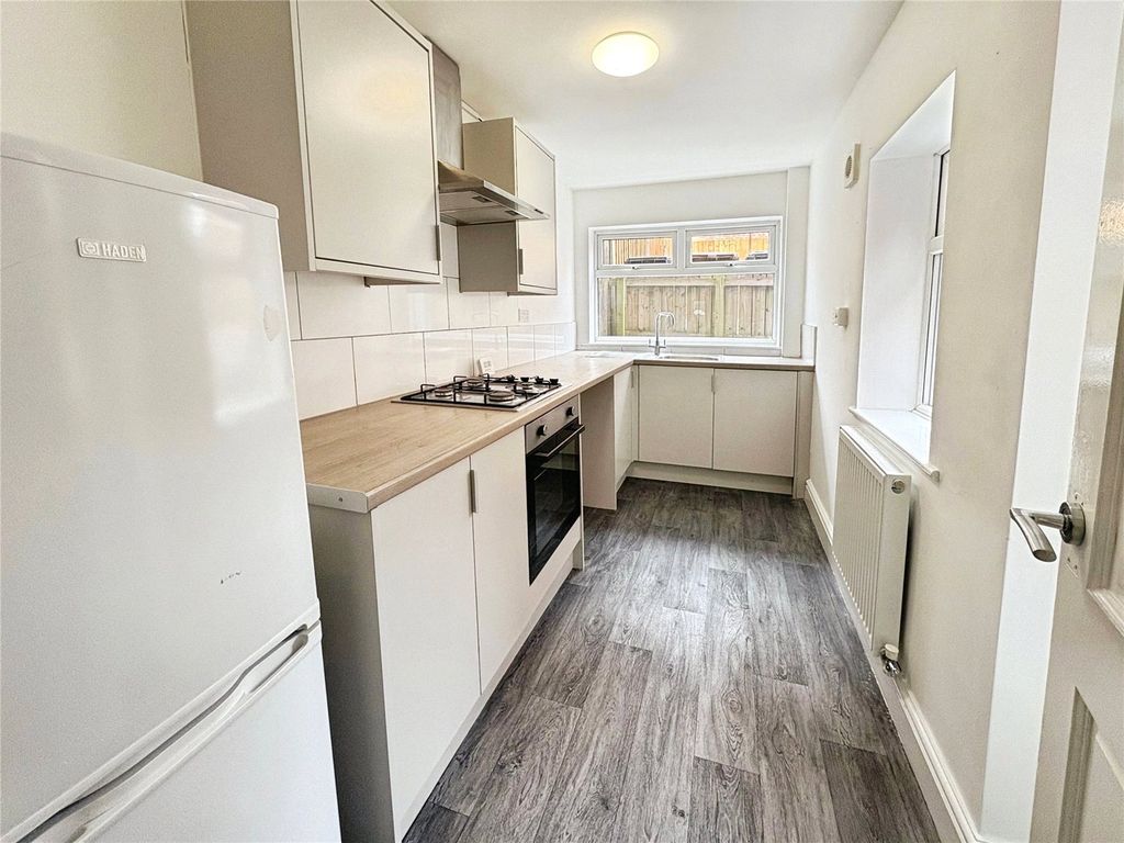 Property photo 2 of 10 Kitchen