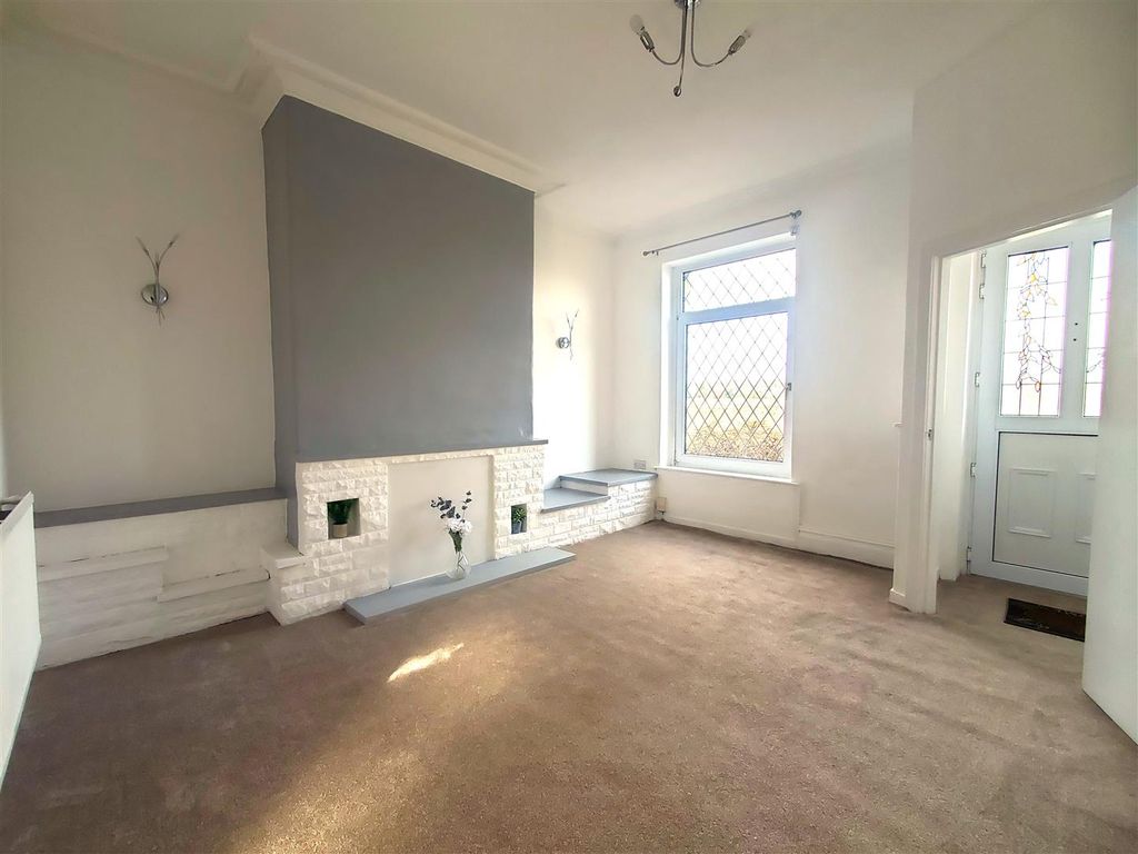 Property photo 2 of 16 Living Room