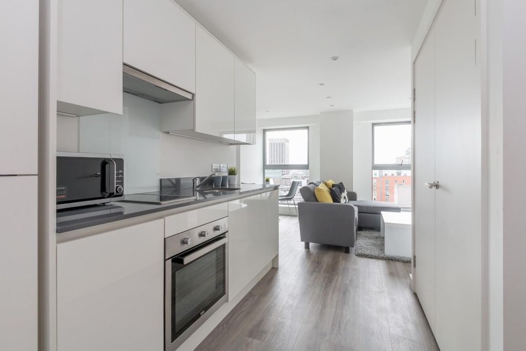 Property photo 2 of 9 Kitchen