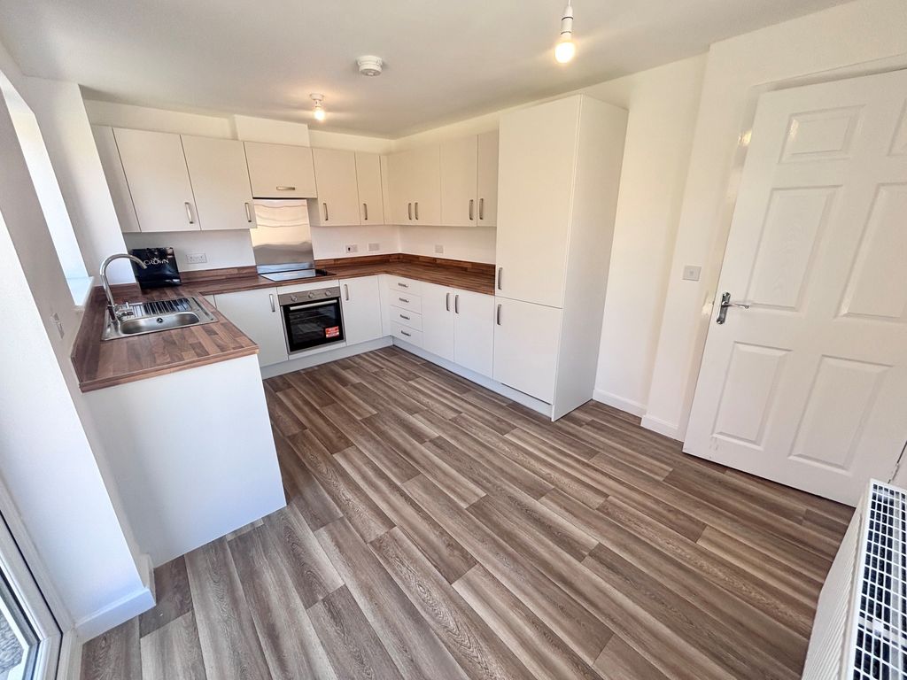 Property photo 2 of 13 Kitchen