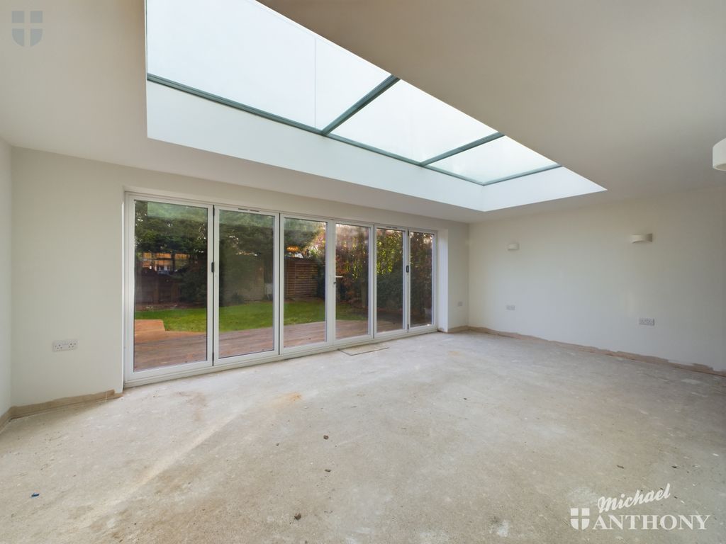 Property photo 3 of 26 Cam03218G0-Pr0473-Still014