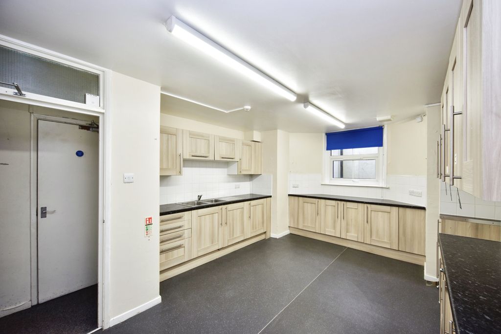 Property photo 2 of 15 Kitchen