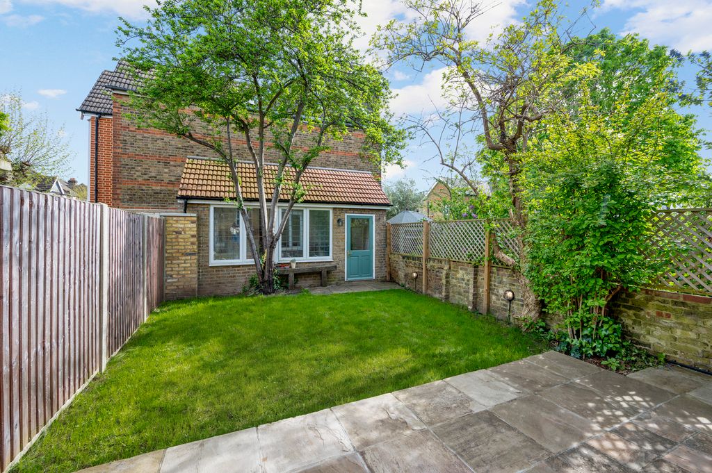 Property photo 2 of 8