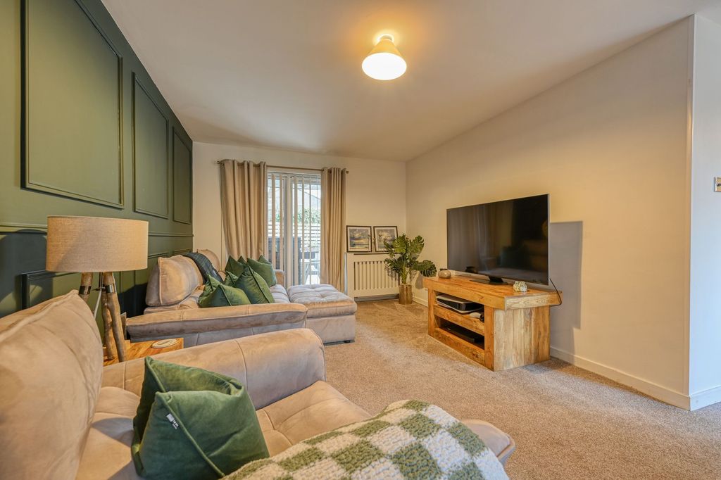 Property photo 3 of 27