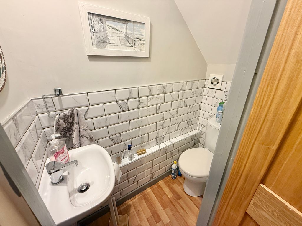 Property photo 3 of 25