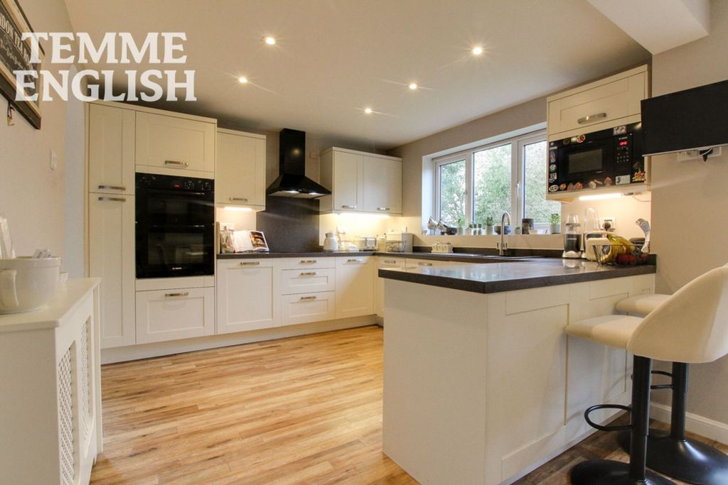 Property photo 3 of 29