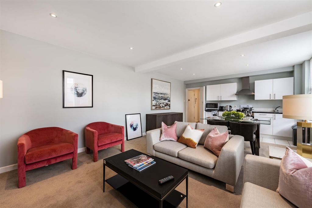 Property photo 2 of 11 8461317-Interior02.Jpg