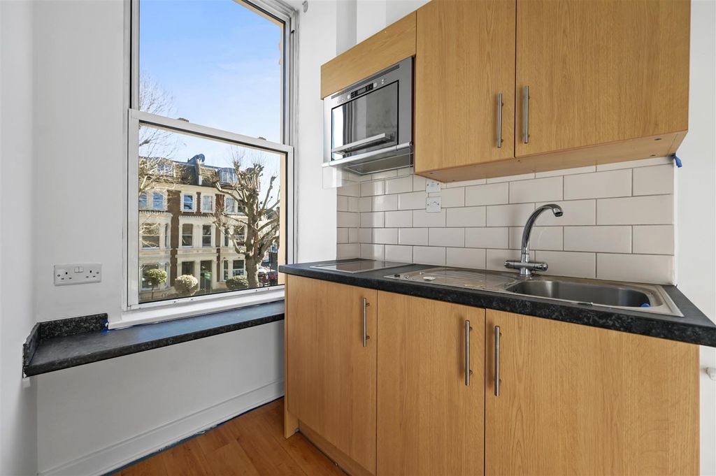 Property photo 2 of 6 Kitchen