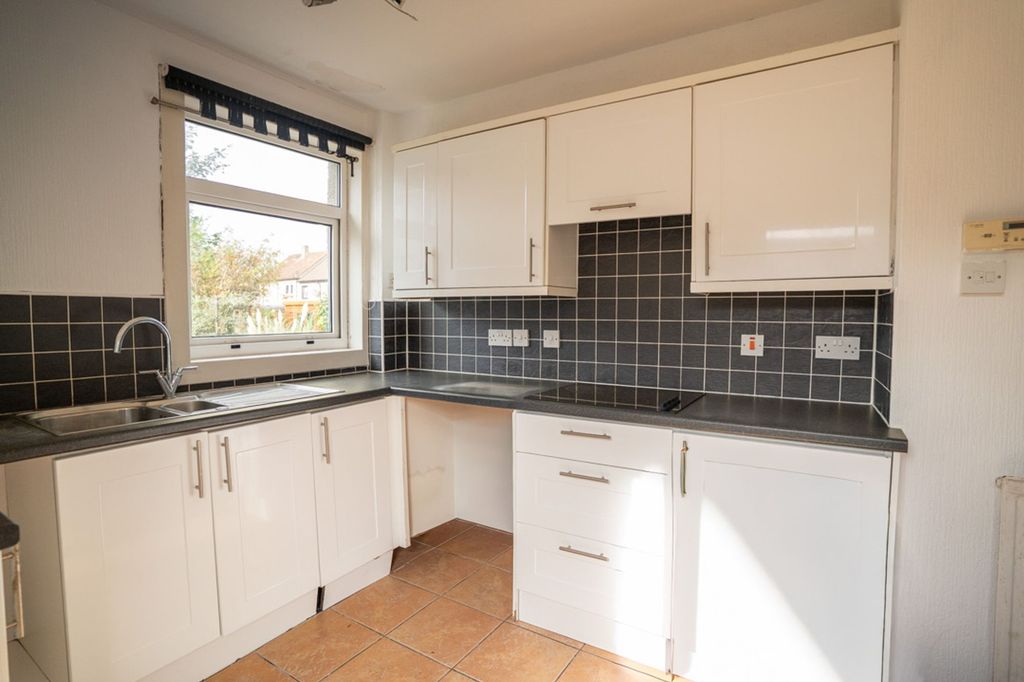 Property photo 2 of 27