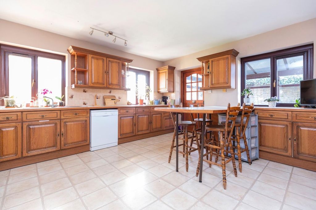 Property photo 2 of 37