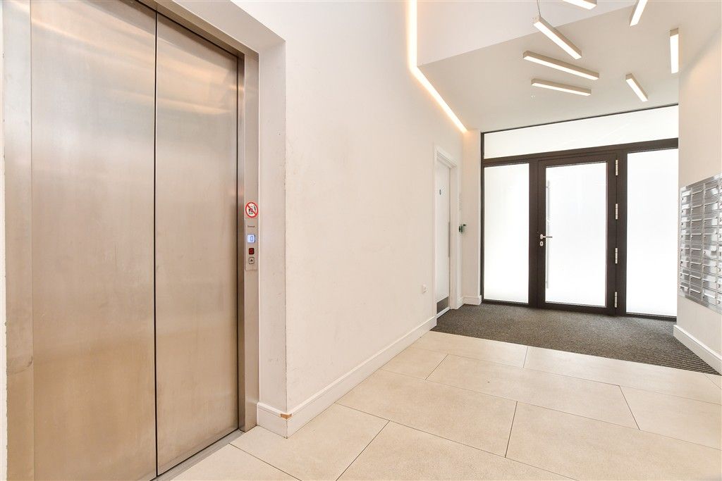 Property photo 2 of 11 Internal Feature