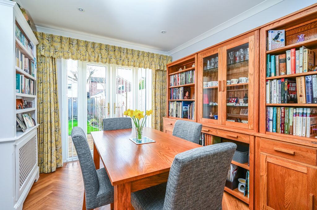 Property photo 3 of 10 37 Magdalene Rd (5)