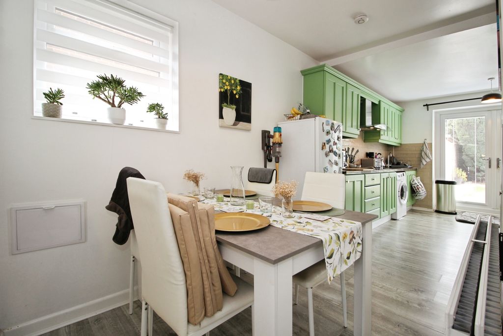 Property photo 3 of 17 Kitchen/Dining Room