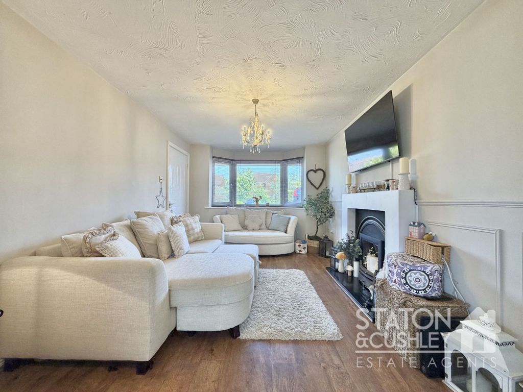 Property photo 2 of 27