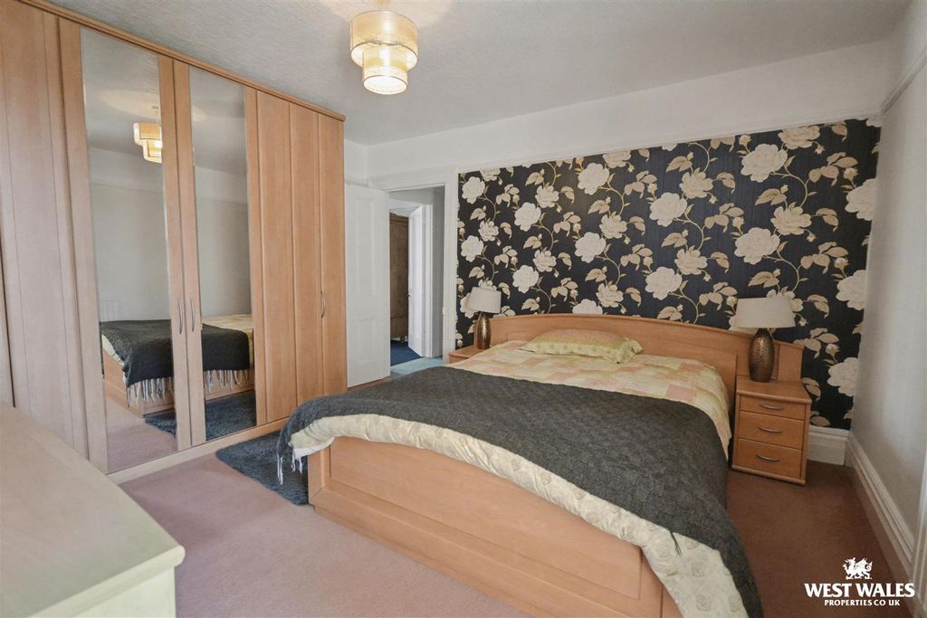 Property photo 3 of 31 Bedroom Three