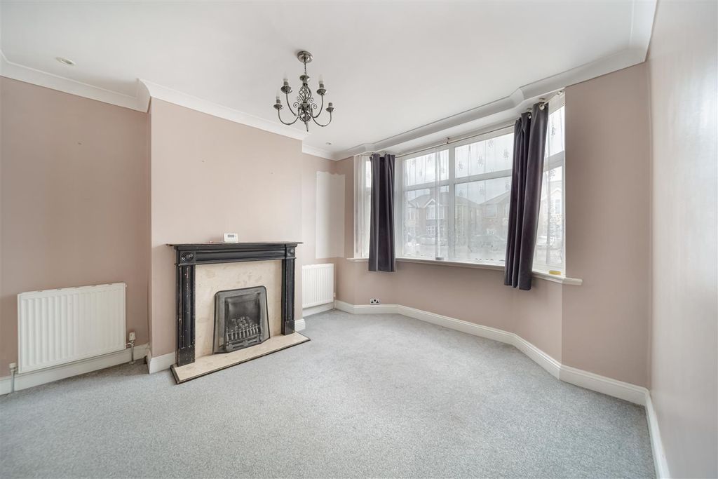 Property photo 2 of 16 Landseer Rd-14.Jpg