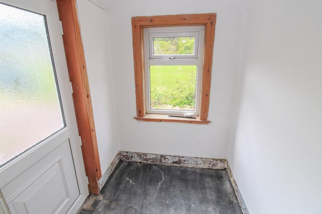 Property photo 3 of 20 Entrance Vestibule