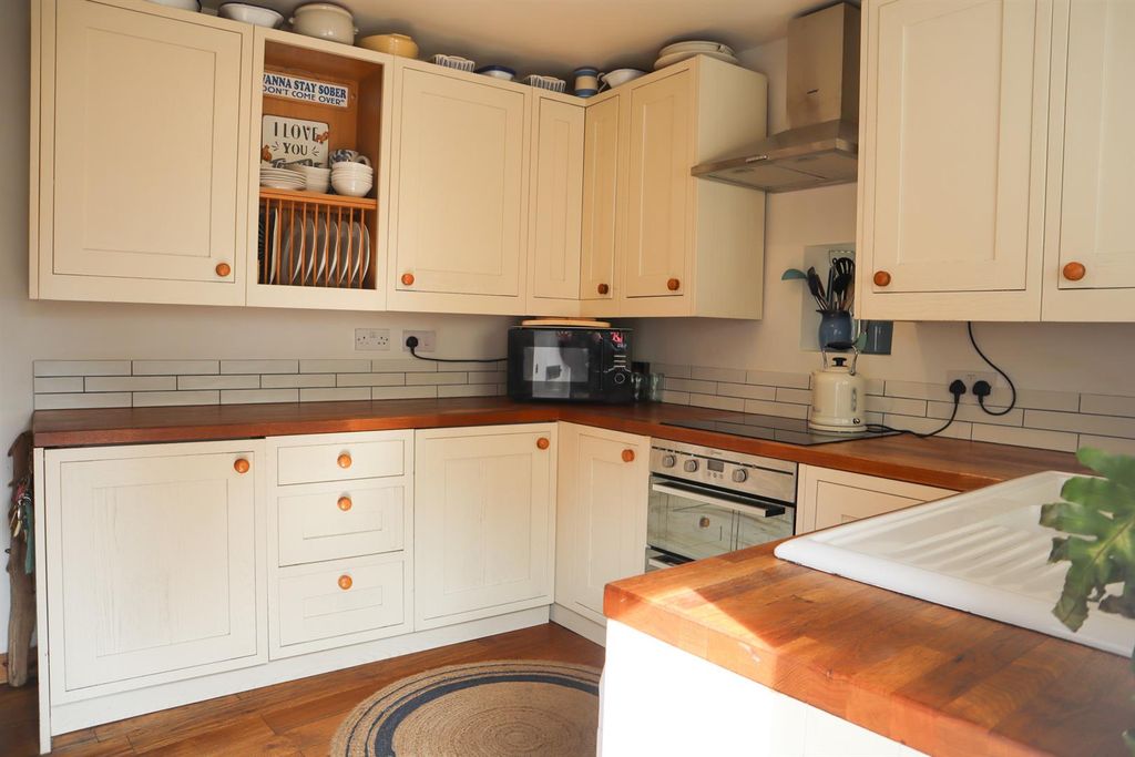 Property photo 2 of 12 Kitchen