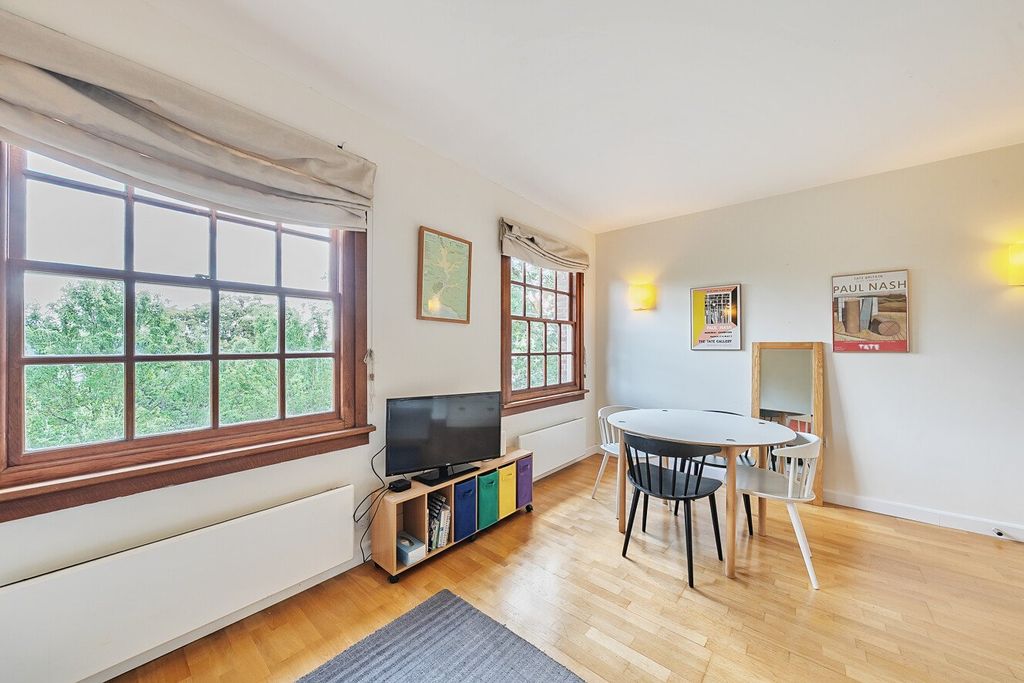 Property photo 3 of 16 Picture No. 02