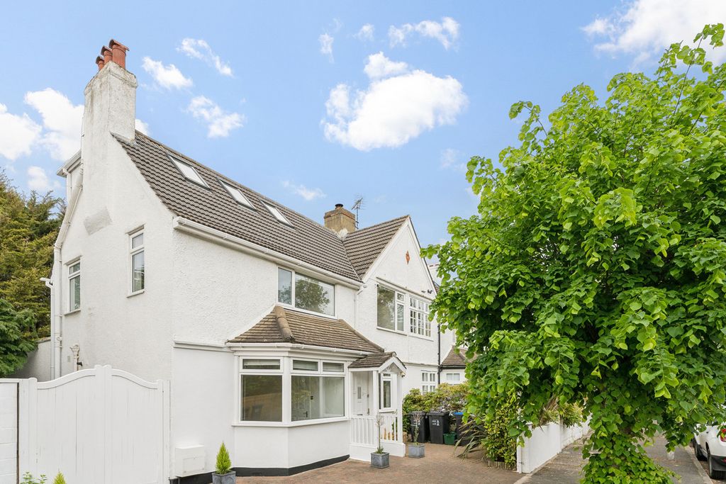 Property photo 1 of 30