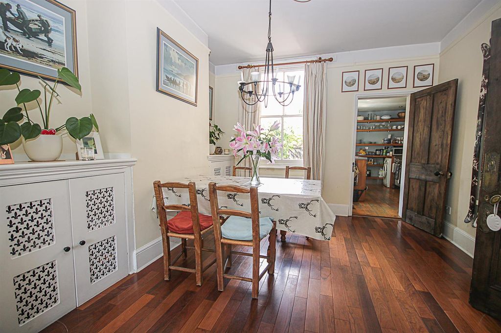 Property photo 3 of 12 Dr1.Jpg
