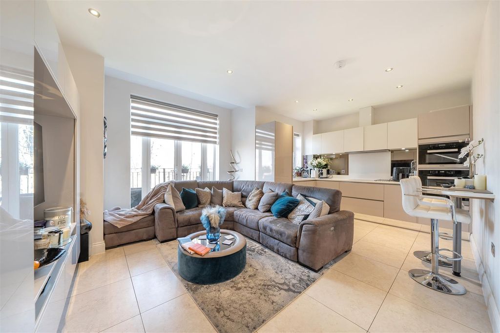 Property photo 2 of 16 Reception/Open Plan Kitchen: