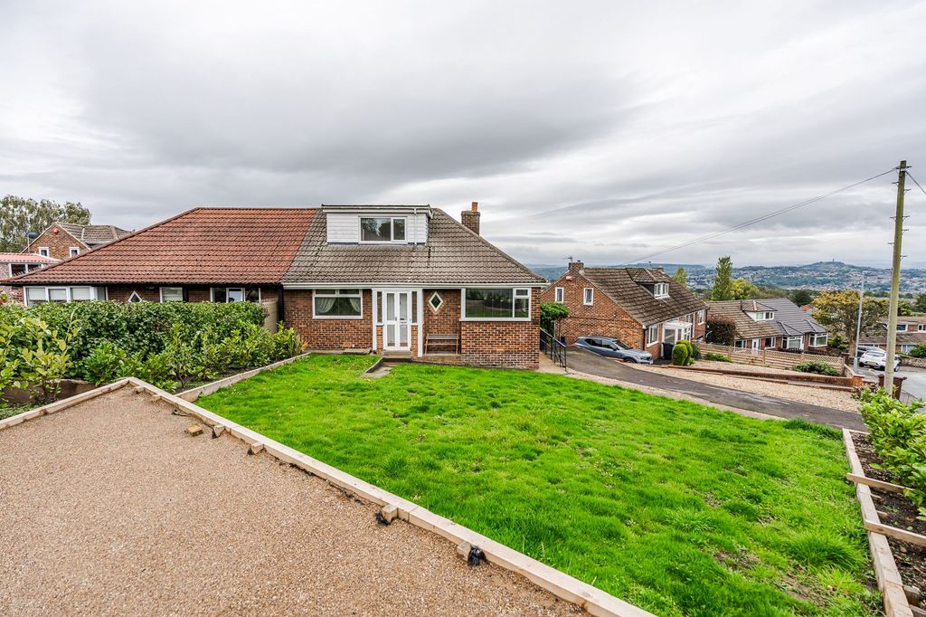 Property photo 2 of 27