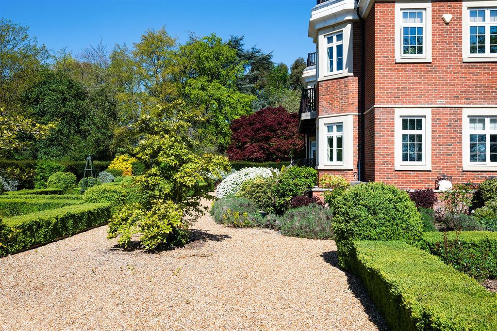 Additional image 36 of 2 bed flat for saleFlanchford Road, Reigate RH2