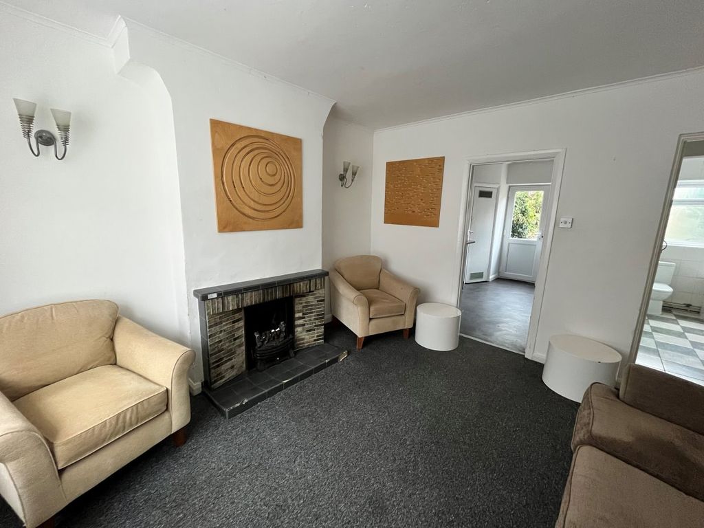 Property photo 2 of 13 Lounge