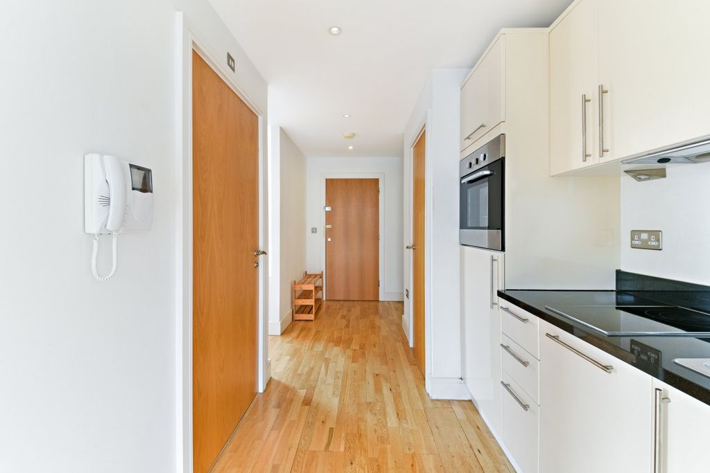 Property photo 2 of 7 Kitchen